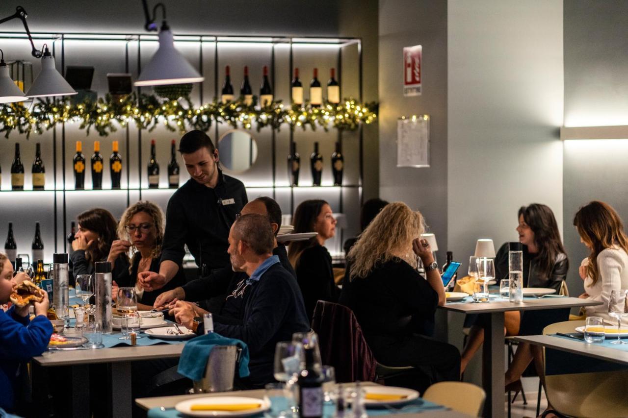 Arryvo Hotel Lecce Bagian luar foto